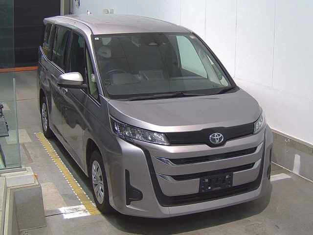 TOYOTA NOAH — фото