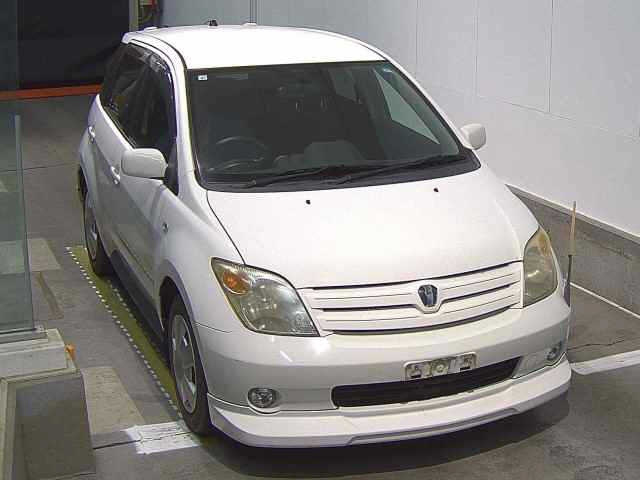 TOYOTA IST