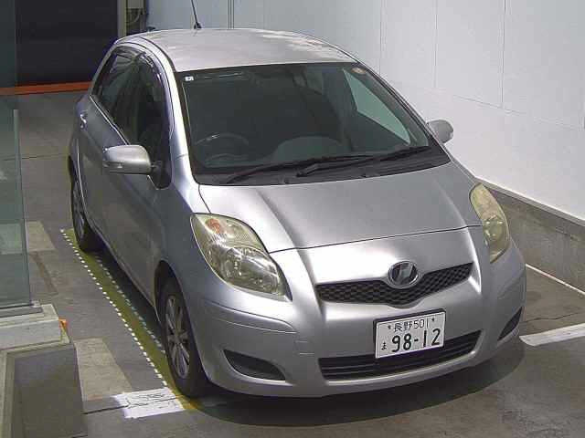 TOYOTA VITZ — фото