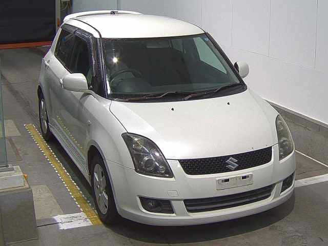 SUZUKI SWIFT — фото