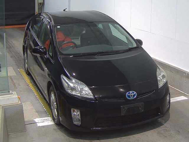 TOYOTA PRIUS — фото