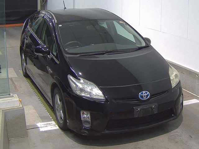 TOYOTA PRIUS — фото