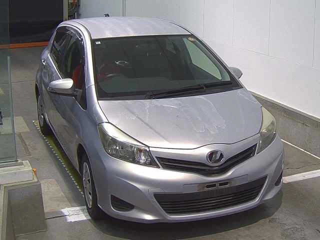 TOYOTA VITZ — фото