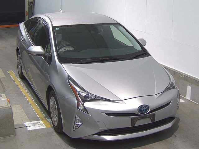 TOYOTA PRIUS — фото