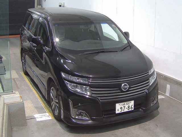 NISSAN ELGRAND — фото
