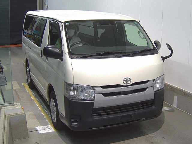 TOYOTA HIACE — фото