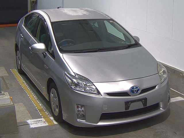 TOYOTA PRIUS — фото