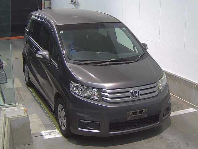 HONDA FREED — фото