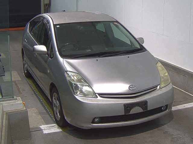 TOYOTA PRIUS — фото