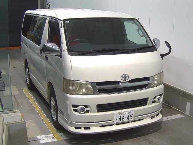 TOYOTA HIACE — фото