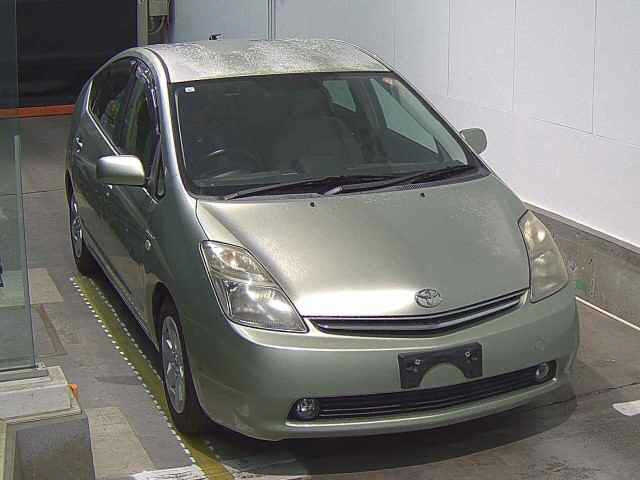 TOYOTA PRIUS — фото