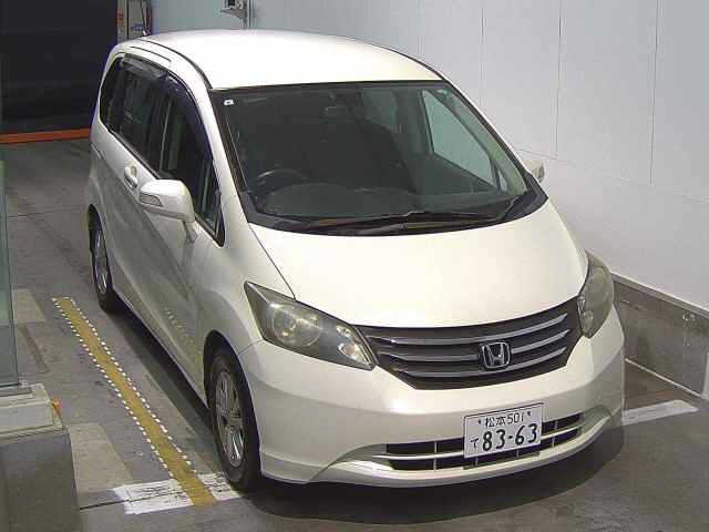 HONDA FREED — фото