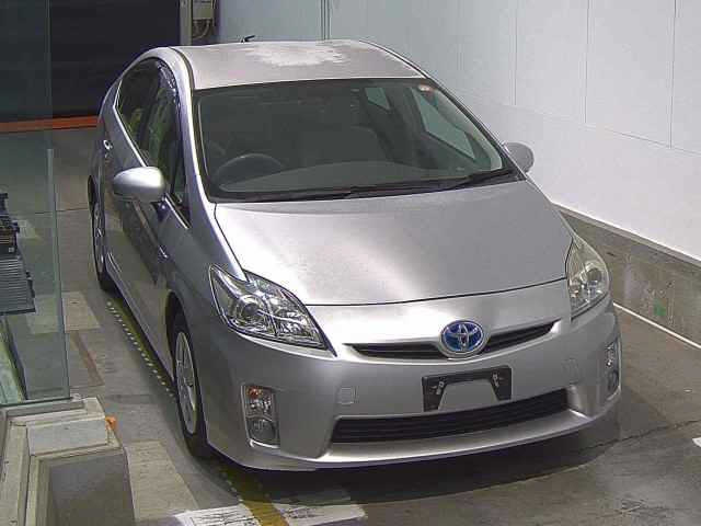 TOYOTA PRIUS — фото