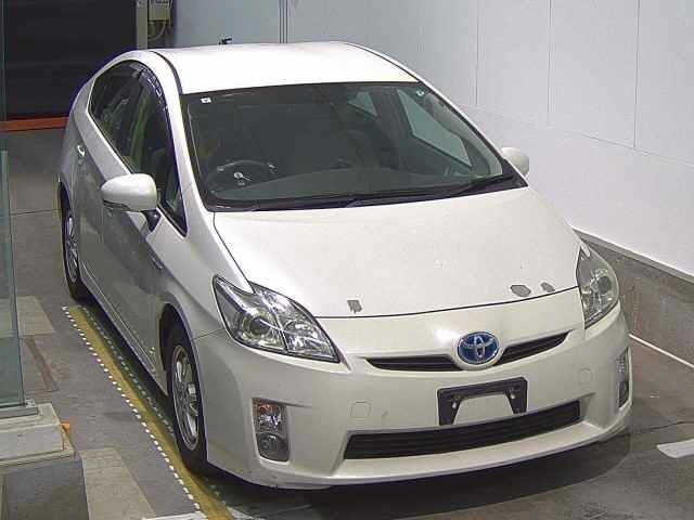 TOYOTA PRIUS — фото