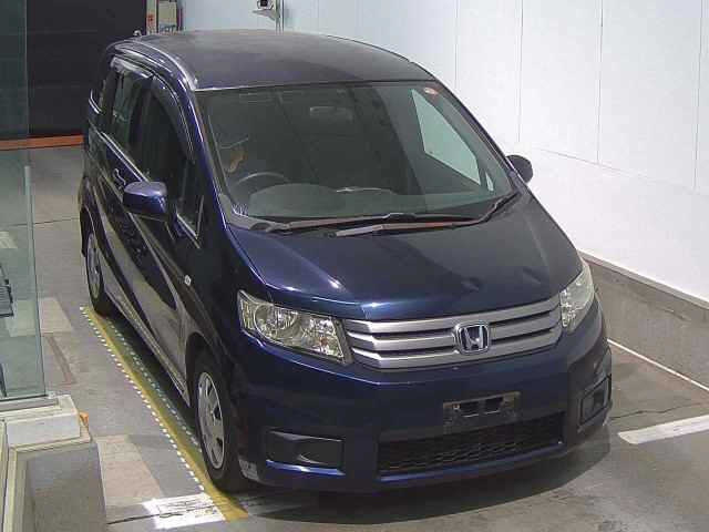 HONDA FREED — фото