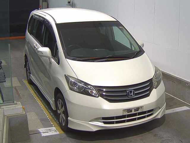 HONDA FREED — фото