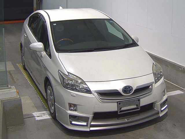 TOYOTA PRIUS — фото