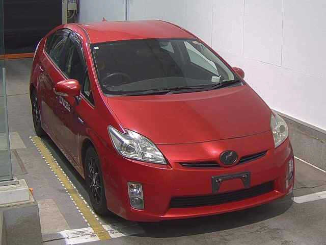 TOYOTA PRIUS — фото