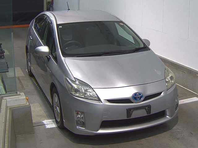 TOYOTA PRIUS — фото