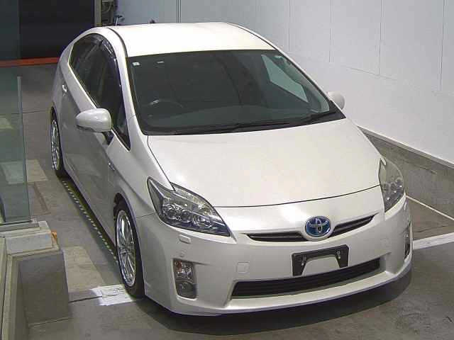 TOYOTA PRIUS — фото