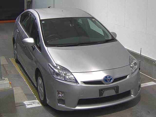 TOYOTA PRIUS — фото