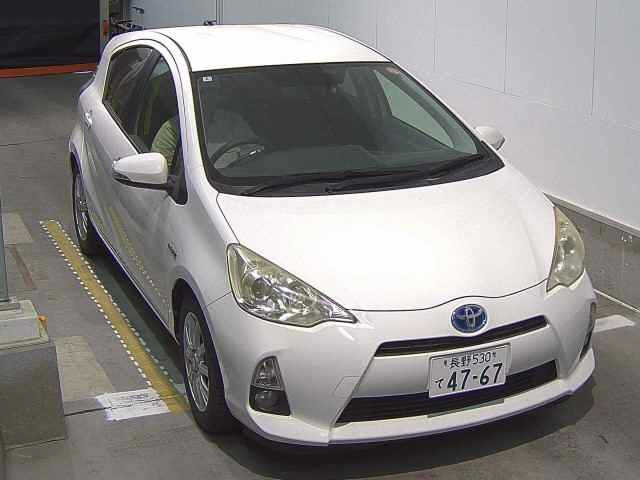 TOYOTA AQUA — фото