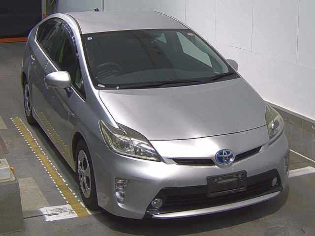 TOYOTA PRIUS — фото