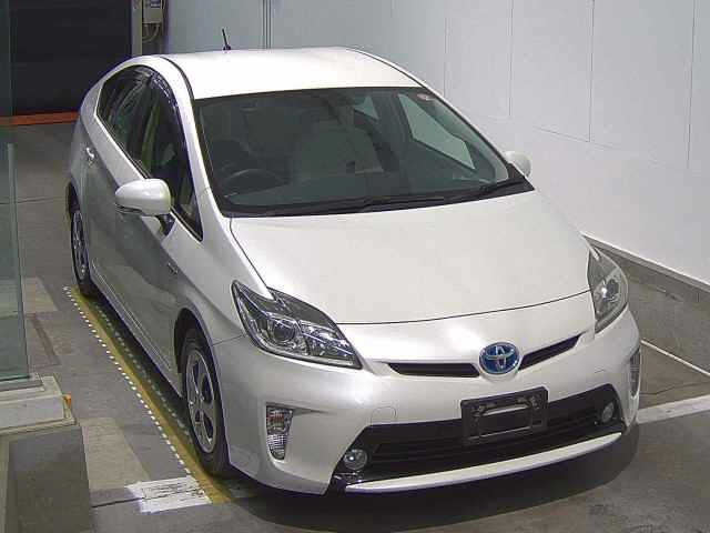 TOYOTA PRIUS — фото