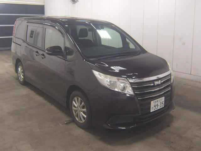 TOYOTA NOAH — фото