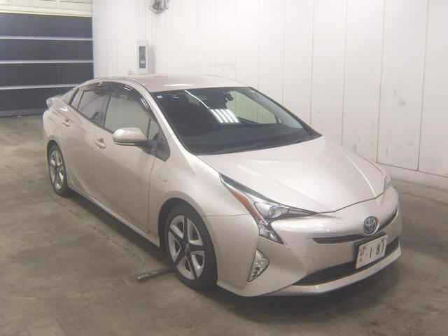TOYOTA PRIUS — фото