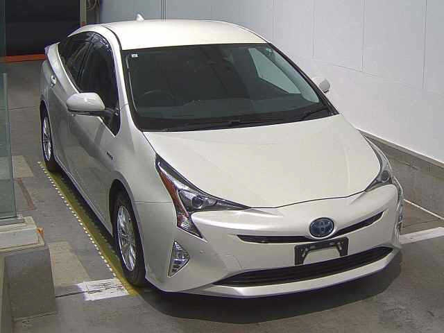 TOYOTA PRIUS — фото