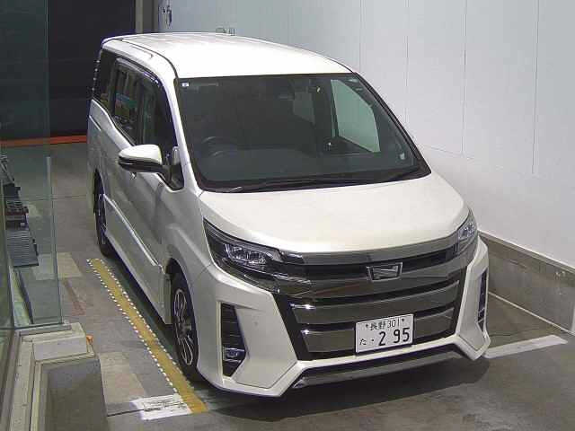 TOYOTA NOAH — фото