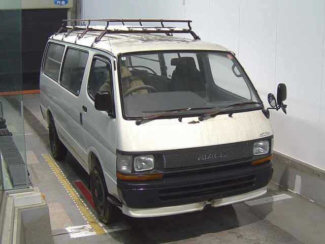 TOYOTA HIACE — фото