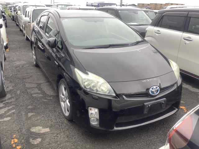 TOYOTA PRIUS — фото