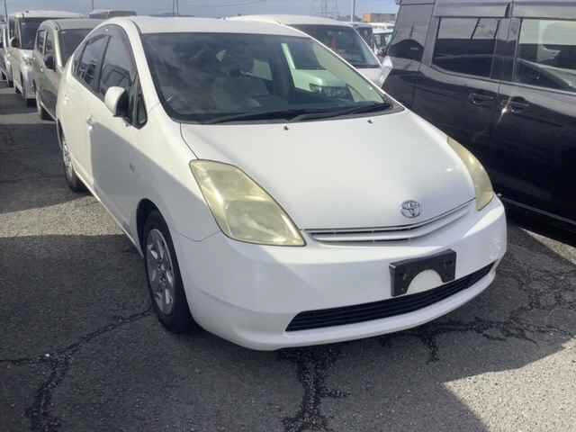 TOYOTA PRIUS — фото