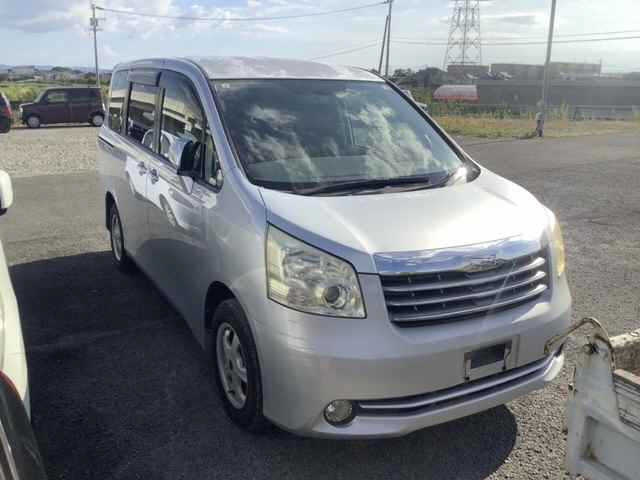 TOYOTA NOAH — фото