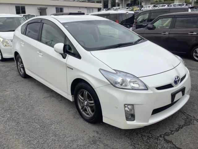 TOYOTA PRIUS — фото