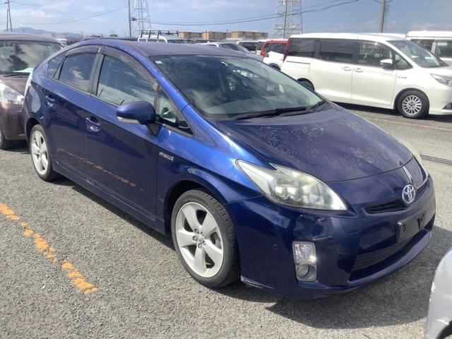 TOYOTA PRIUS — фото