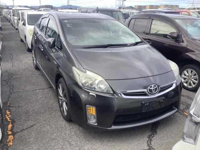 TOYOTA PRIUS — фото