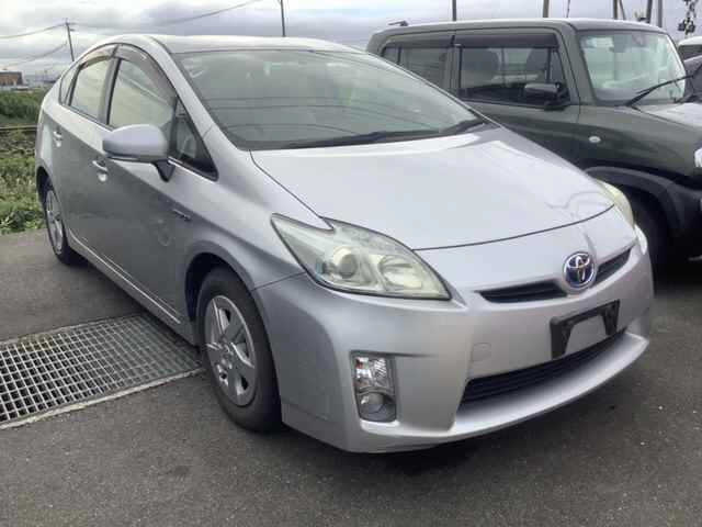 TOYOTA PRIUS — фото