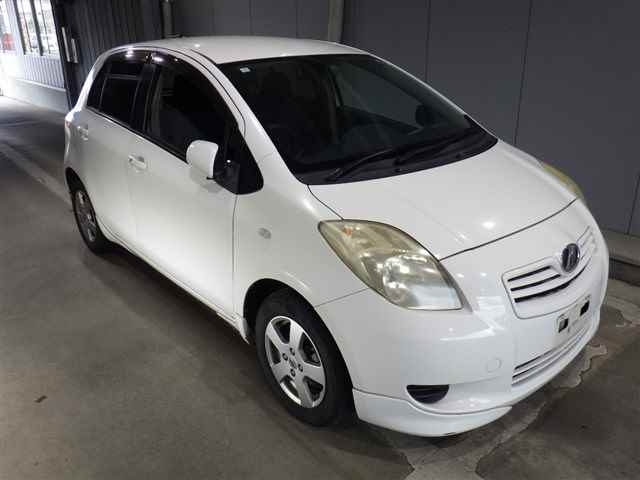 TOYOTA VITZ — фото