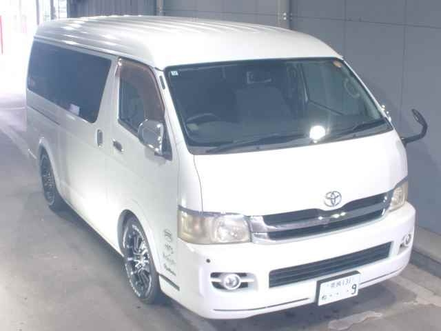 TOYOTA HIACE — фото