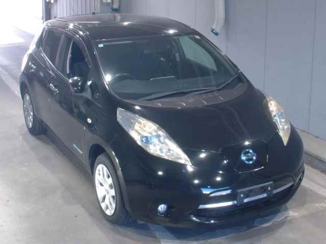 NISSAN LEAF — фото