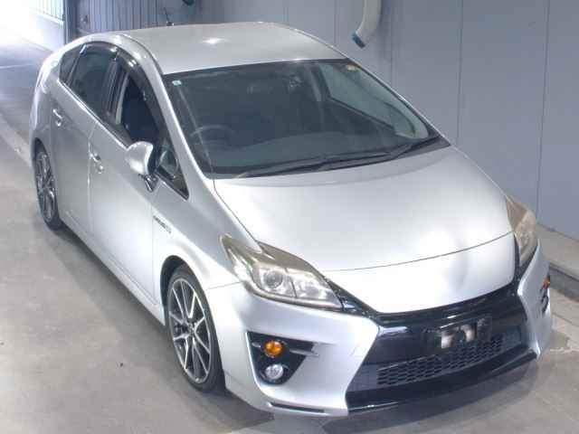 TOYOTA PRIUS — фото