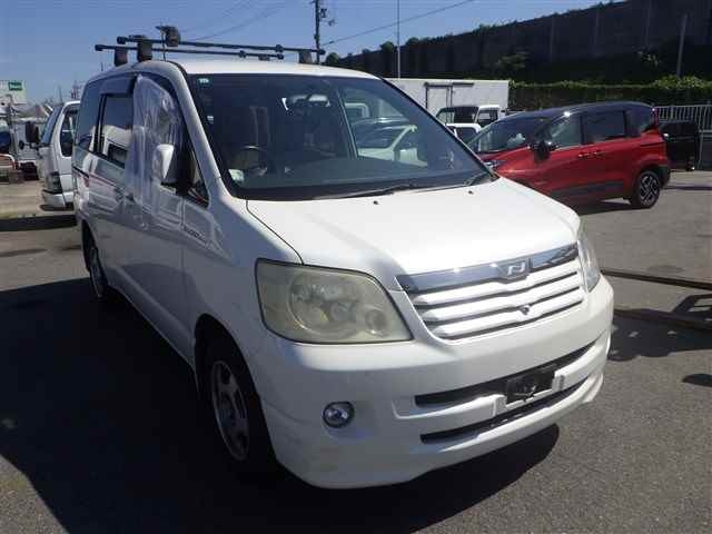 TOYOTA NOAH — фото