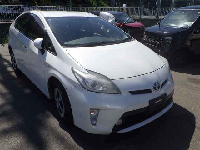 TOYOTA PRIUS — фото