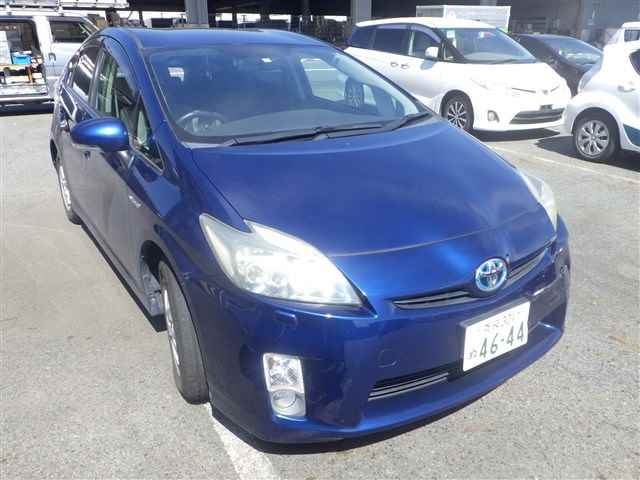 TOYOTA PRIUS — фото
