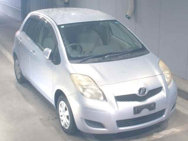 TOYOTA VITZ — фото