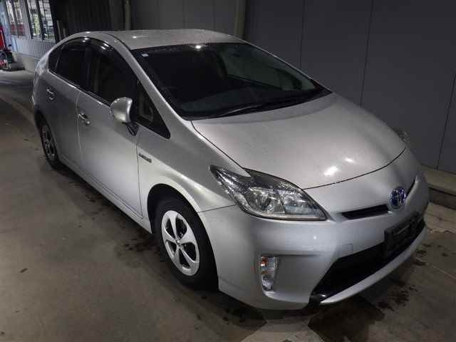 TOYOTA PRIUS — фото