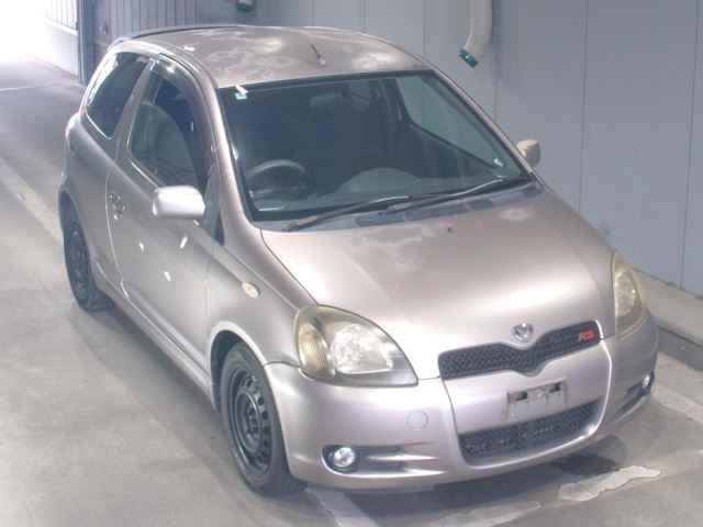 TOYOTA VITZ — фото